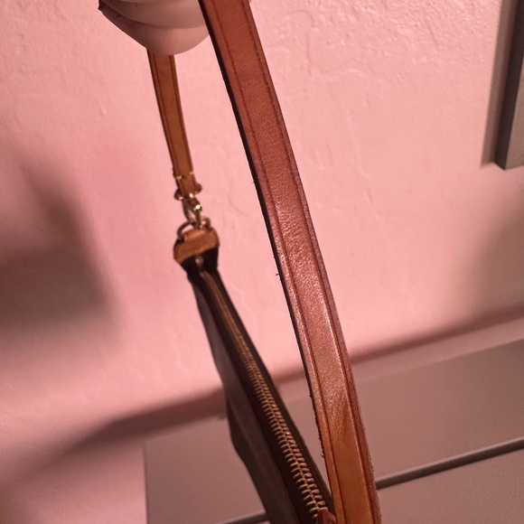 LV pochette - Picture 3 of 6